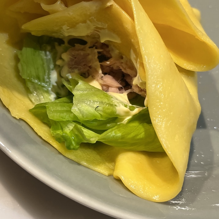 簡単もちもち!破れにくい米粉と豆乳のサラダクレープ